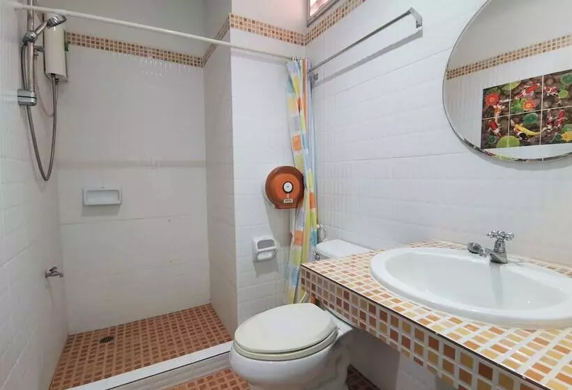 Отель Baan Por Jai