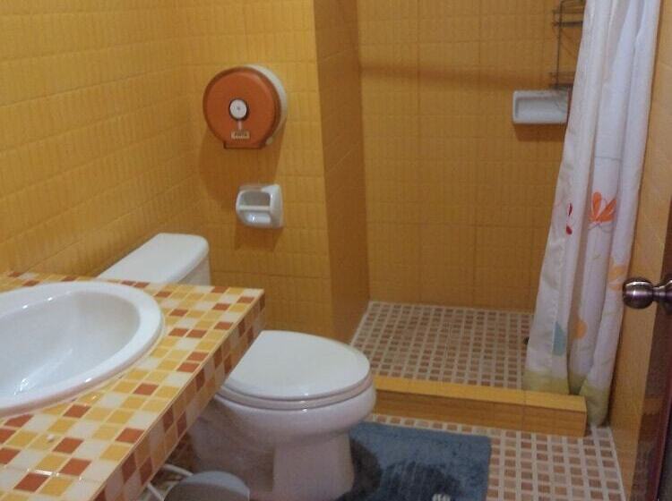 Отель Baan Por Jai