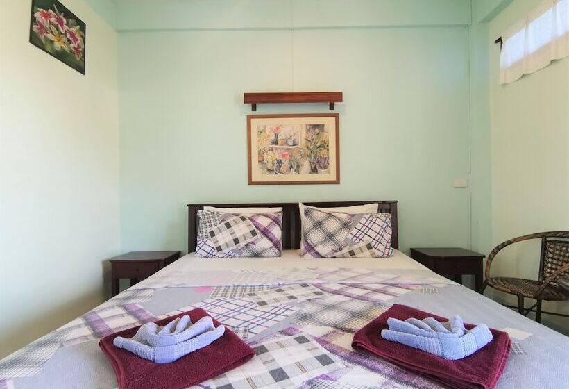 Отель Baan Por Jai