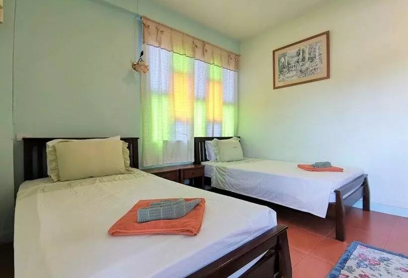 Отель Baan Por Jai