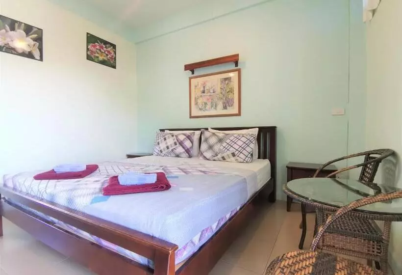 Отель Baan Por Jai