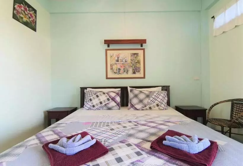 Отель Baan Por Jai