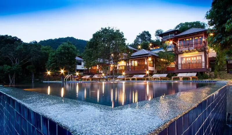 Hotelli Baan Puteri Lanta