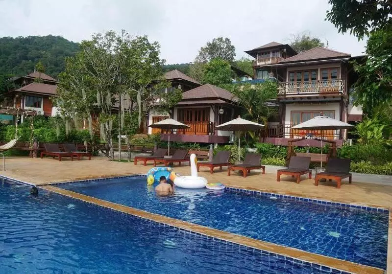 Hotelli Baan Puteri Lanta