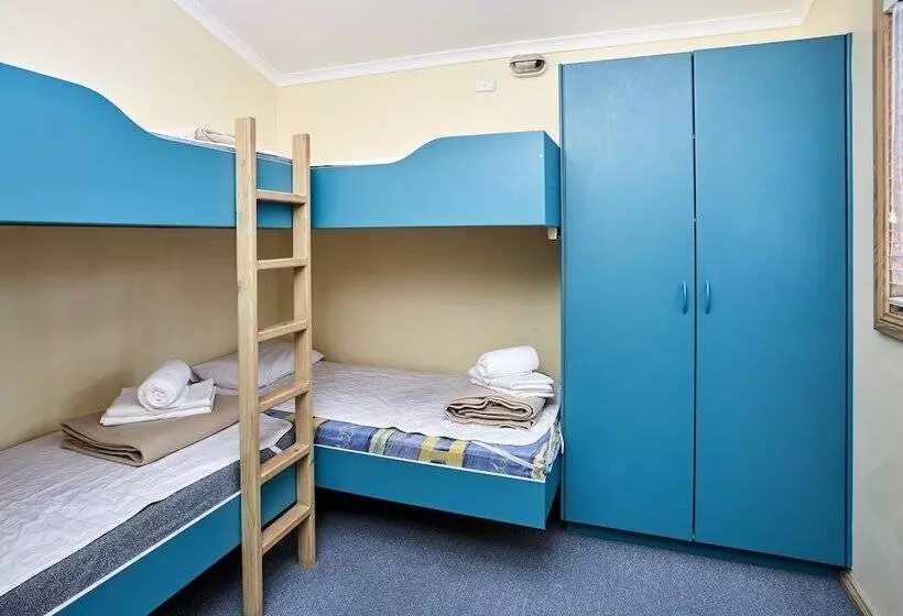 Отель Canton Beach Holiday Park