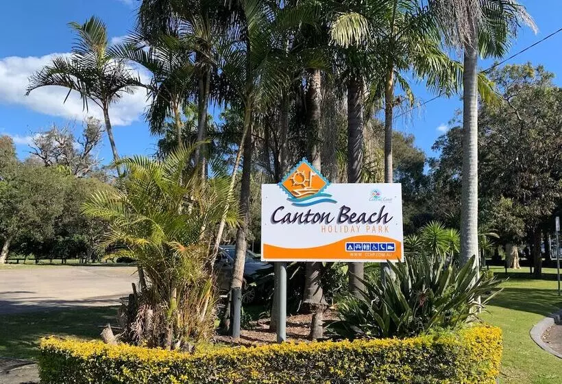 Отель Canton Beach Holiday Park