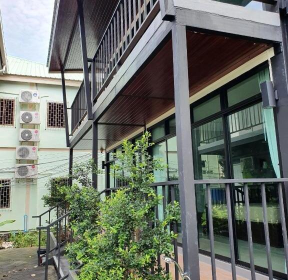 בית מלון כפרי Ibiza Phi Phi