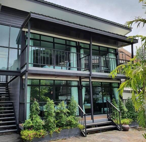 בית מלון כפרי Ibiza Phi Phi