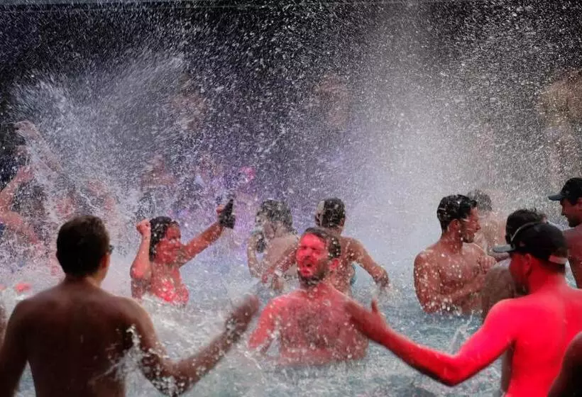 Szálloda Ibiza Phi Phi