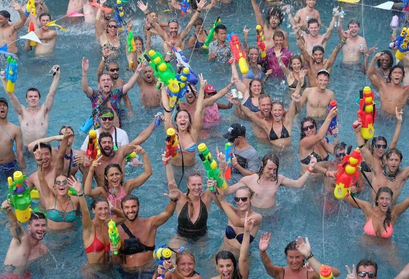 בית מלון כפרי Ibiza Phi Phi