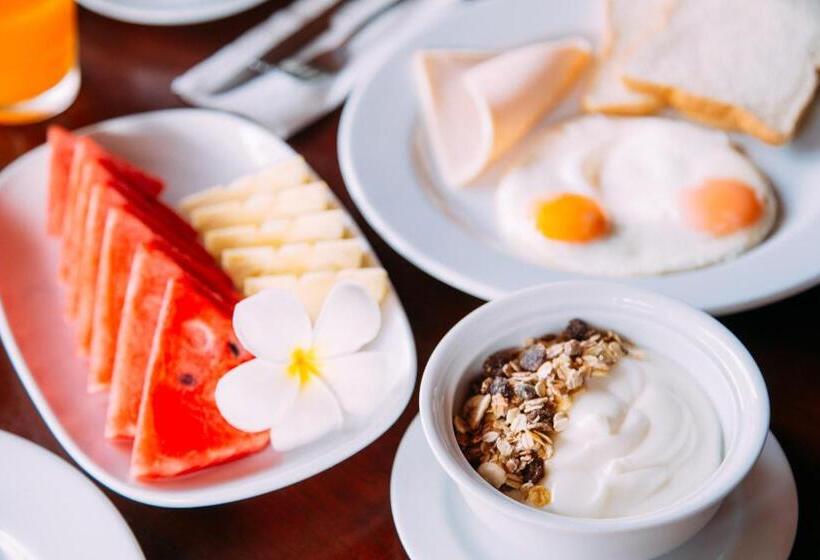 בית מלון כפרי Ibiza Phi Phi