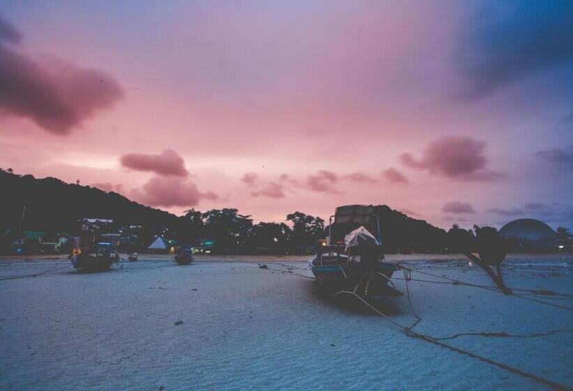 בית מלון כפרי Ibiza Phi Phi