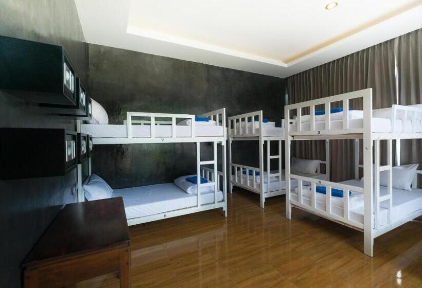 בית מלון כפרי Ibiza Phi Phi