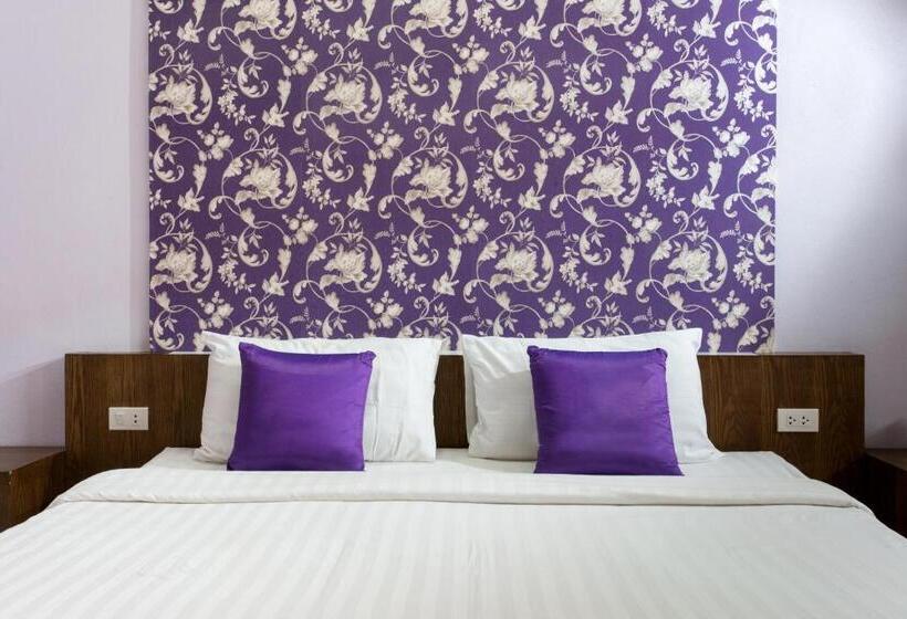 בית מלון כפרי Ibiza Phi Phi