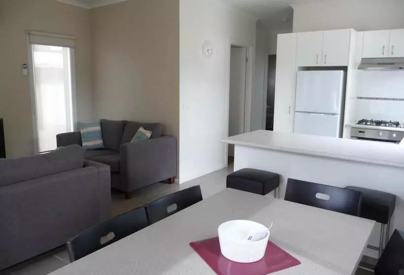 בית מלון כפרי Kangerong Holiday Park