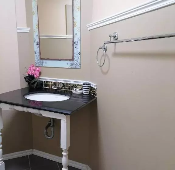 فندق Phuket Airport Inn