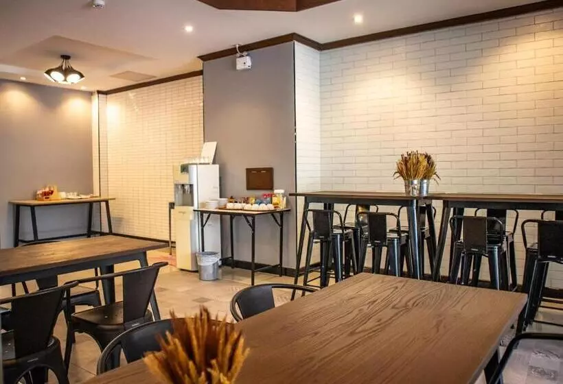 호텔 The Moon Night Ao Nang