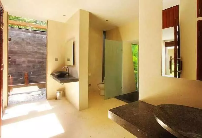 Отель Villa Tiara Lombok Island