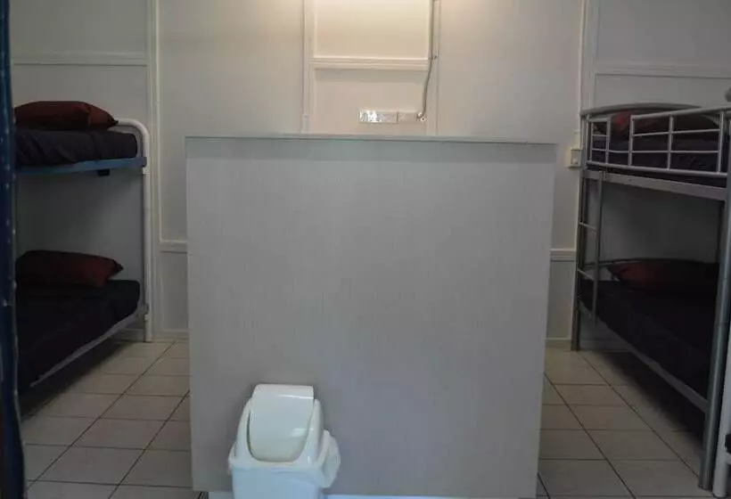 هاستل Frogshollow Backpackers