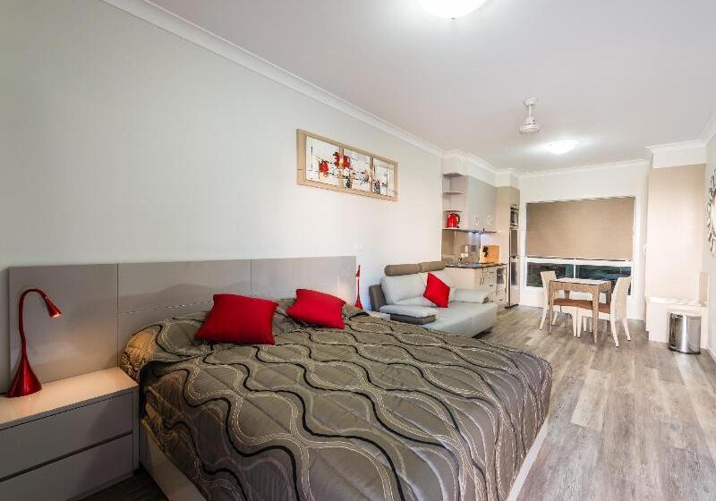 Athena Motel Apartments