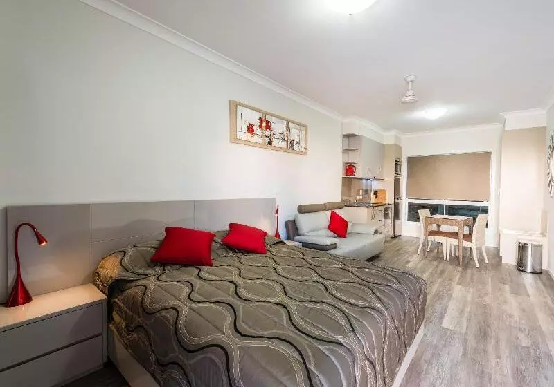 Athena Motel Apartments