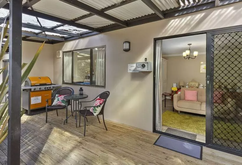 Bed and Breakfast Oyster Cove Chalet