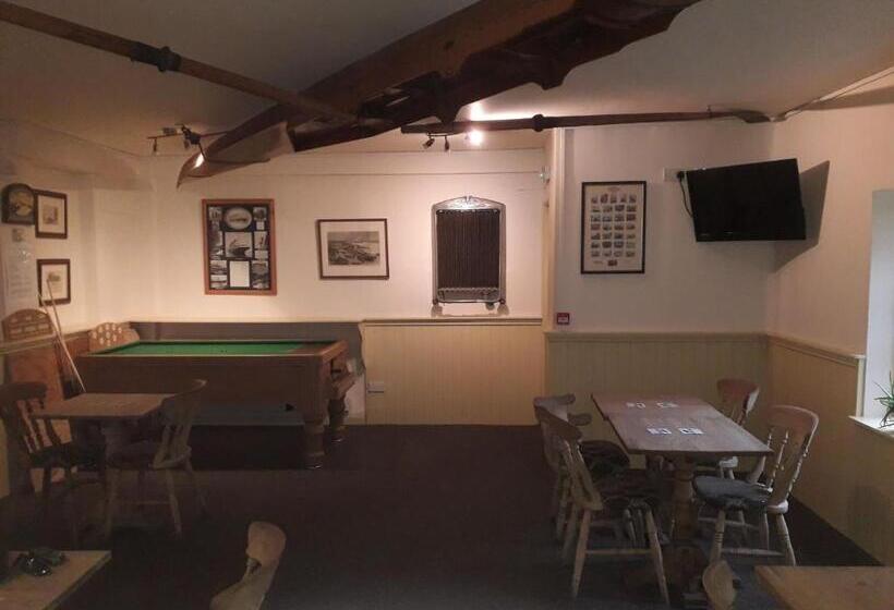 צימר Swan Inn Lechlade