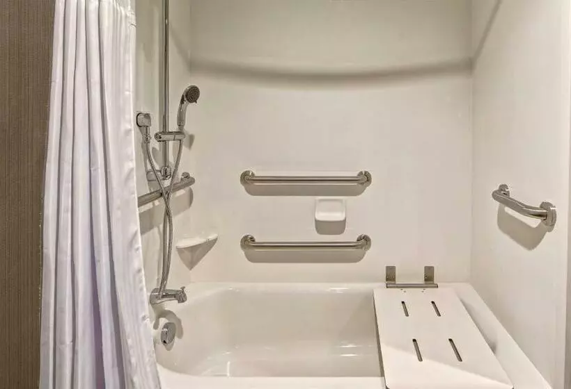 هتل Courtyard By Marriott Kansas City Downtown/convention Center