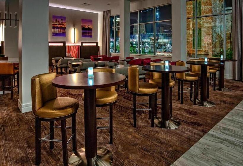 هتل Courtyard By Marriott Kansas City Downtown/convention Center