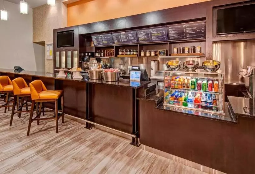 هتل Courtyard By Marriott Kansas City Downtown/convention Center
