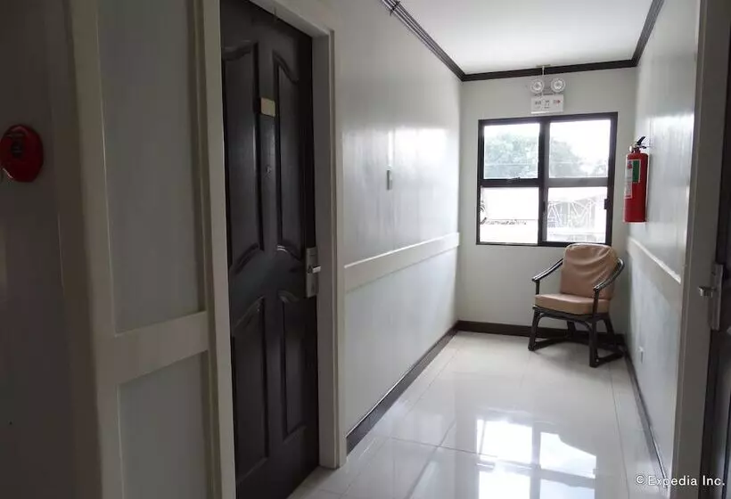ホテル Ruemango Apartelle And Suites
