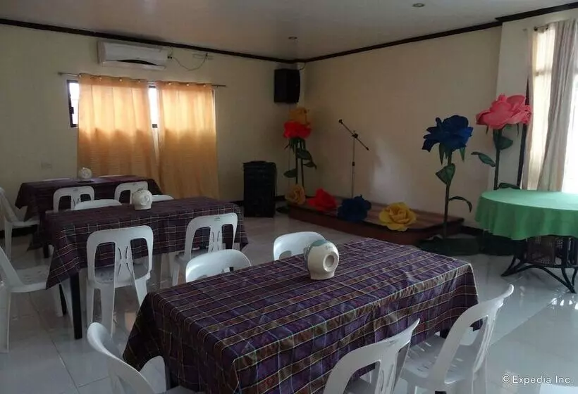 ホテル Ruemango Apartelle And Suites