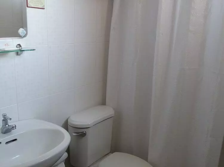 ホテル Ruemango Apartelle And Suites