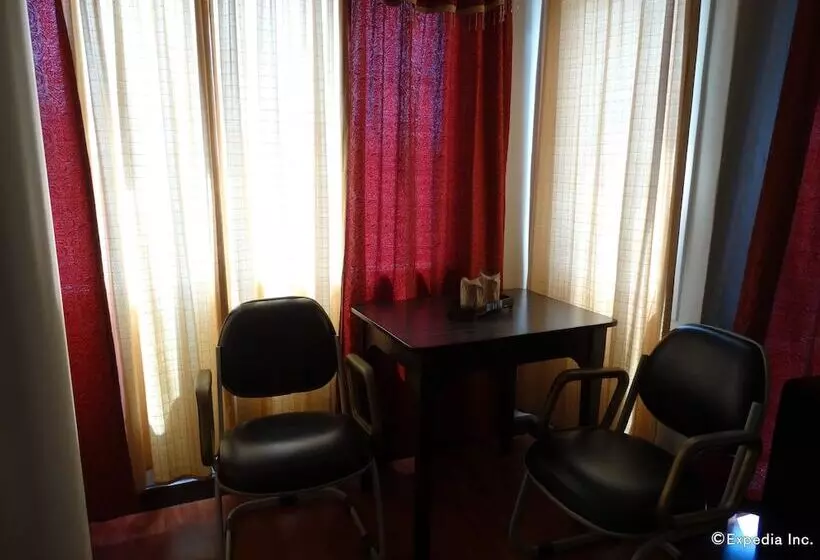 ホテル Ruemango Apartelle And Suites