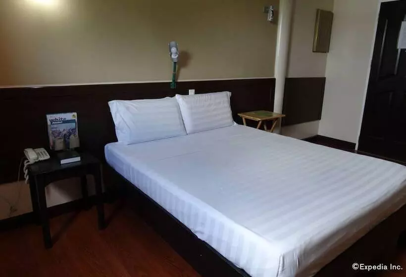 ホテル Ruemango Apartelle And Suites