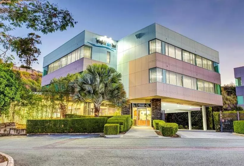 Отель Springfield Lakes Boutique