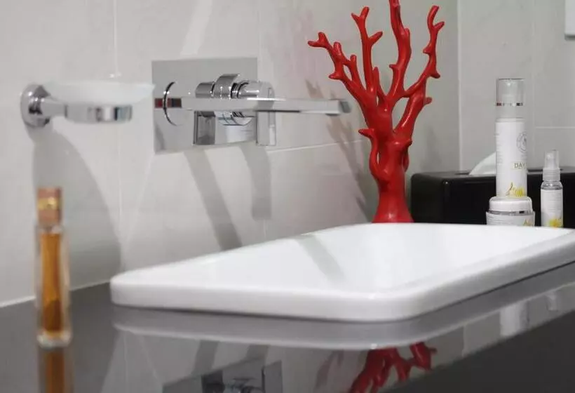 Отель Springfield Lakes Boutique