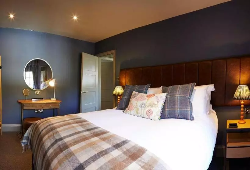 Отель The Plough Inn & Cottages