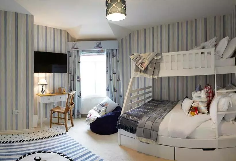 Отель The Plough Inn & Cottages