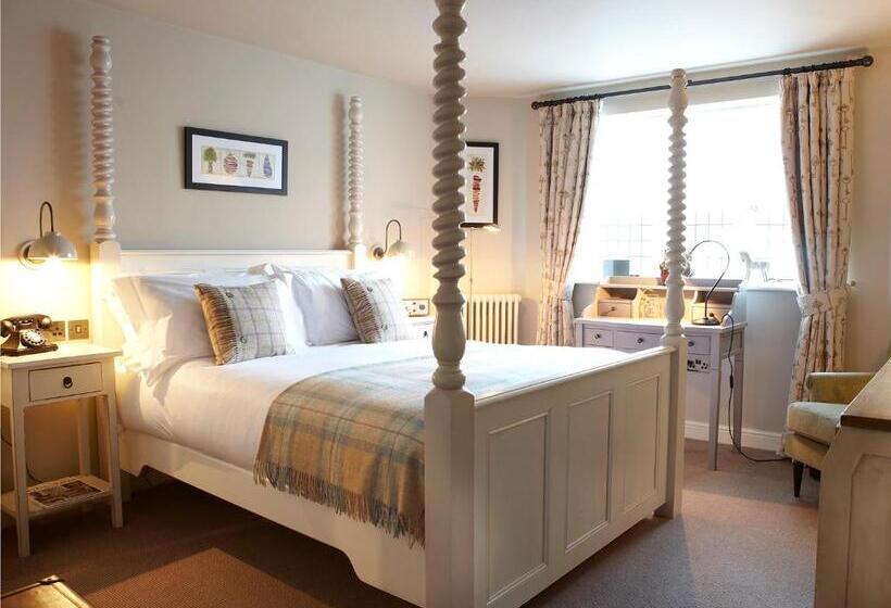 Отель The Plough Inn & Cottages