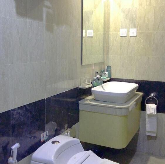 Travellers Hotel Phinisi