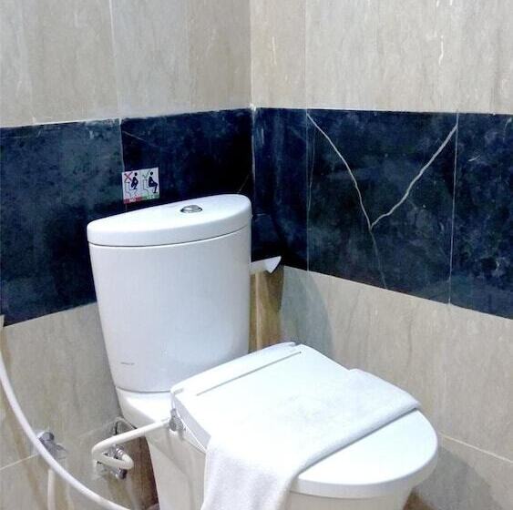 Travellers Hotel Phinisi