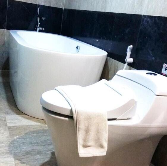 Travellers Hotel Phinisi