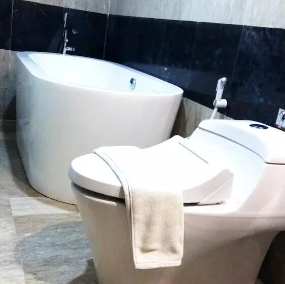 Travellers Hotel Phinisi