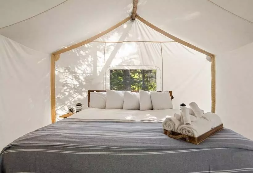 Hotelli Under Canvas Glacier