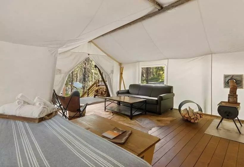 Hotelli Under Canvas Glacier