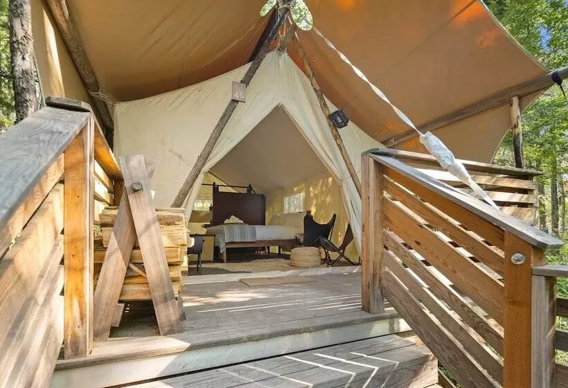 Hotelli Under Canvas Glacier