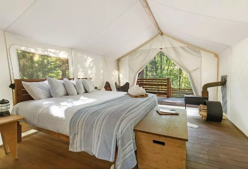 Hotelli Under Canvas Glacier