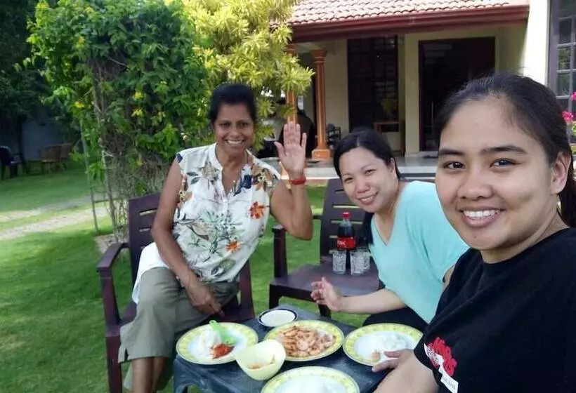 膳宿费 Sugandi Inn