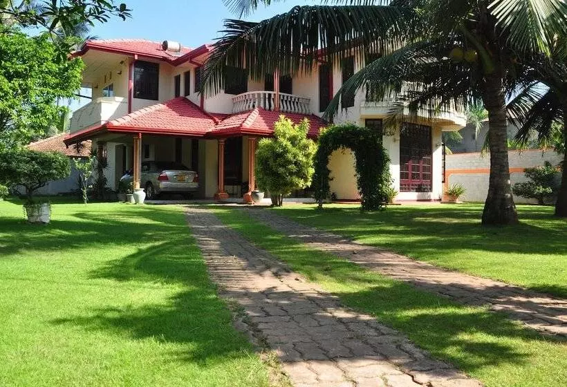 膳宿费 Sugandi Inn